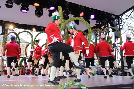 Die Schäffler zu Gast beim Tanz der Marktfrauen Viktualienmarkt 2019 (©Fotos:Martin Schmitz)